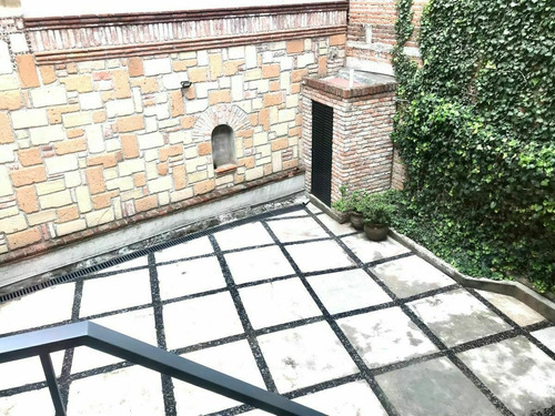 Imagen 16 de 30 de Divina, Remodelada Con Jardin Y Salon De Juegos