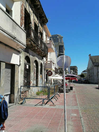 Imagen 4 de 6 de Gran Punto Para Reciclar O Construir Frente Al Mercado Del Puerto