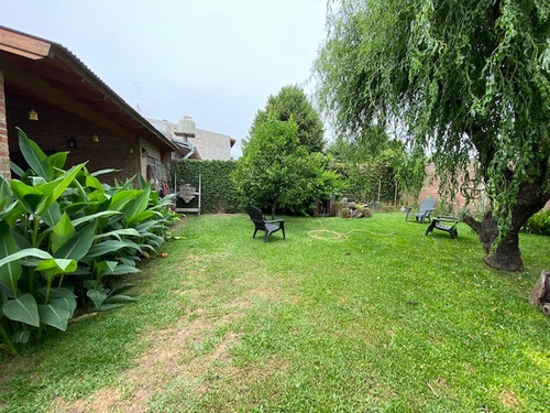 Imagen 3 de 9 de Venta- Impecable Casa 2 Habitaciones Con Jardín!