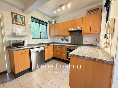 Vende Casa Con Gran Jardin En Huinganal En Lo Barnechea