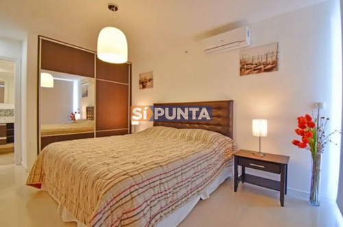 Imagen 4 de 8 de Venta De Apartamento De 2 Dormitorios En Icon Brava Tower Punta Del Este