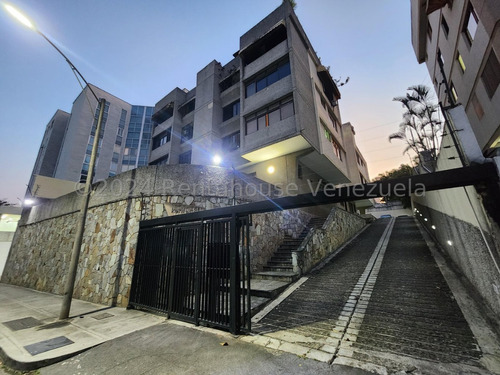 Ag. Exclusiva Propiedad Completamente Amoblada, Ubicada En Los Naranjos De Las Mercedes Remodelada Con Materiales De Primera Calidad