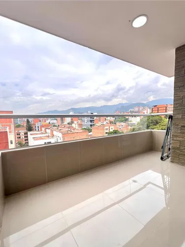 Amplio Apartamento En Laureles.