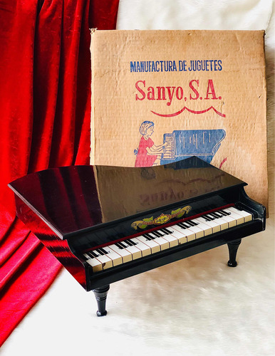 Grand Piano Sanyo Pianito De Madera Vintage Retro Antiguo