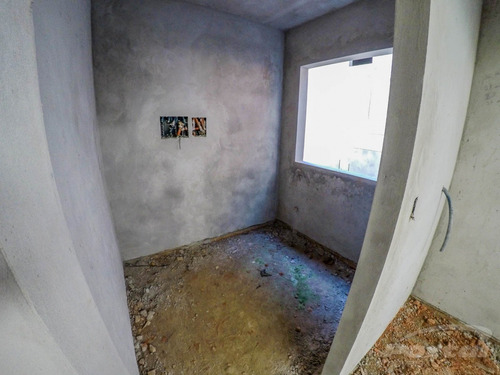 Imagem 8 de 20 de Sobrado No Bairro Tribess, Casa 02, Com 03 Dormitórios, Sendo 1 Suíte, Banheiro Social, Cozinha, Sala De Estar E Jantar, Lavabo, Área De Serviço, 02 Vagas De Garagem, Churrasqueira, Laje, Com Área Co