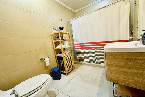 Se Vende Casa 4d,2b,5 Est. Sector Ñuñoa