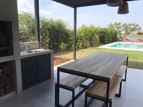 Casa En Venta En El Barrio San Francisco, Villa Nueva, Tigre