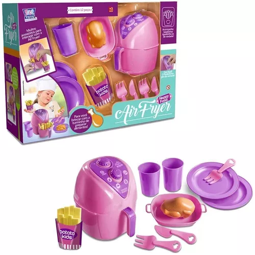 A Criança Prepara Comida De Brinquedo Na Cozinha Do Brinquedo. Imagem de  Stock - Imagem de infantil, alegria: 252436401