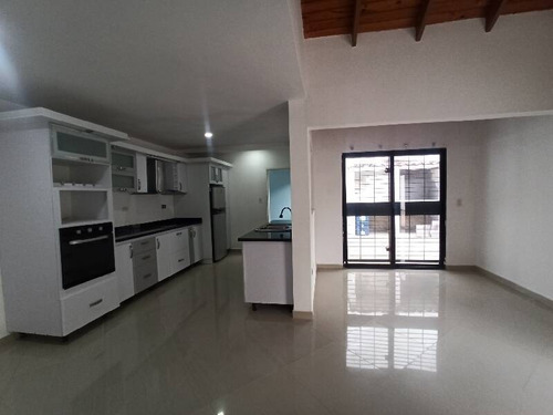 Imagen 4 de 16 de Se Vende Town House Con Aires Y Cocina Equipada En Villas De Alcala 14137 Andres Peña