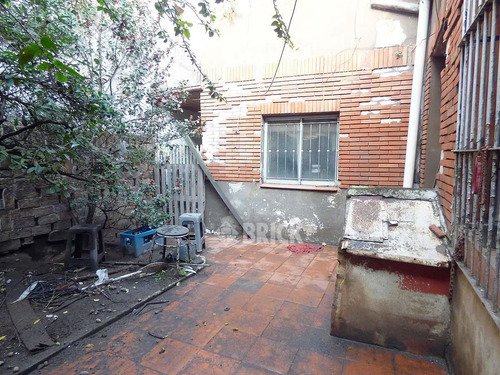 (a Reciclar) Casa En Lote De 8.66x16 Mts - 110 M2 Cub Patio C/parrilla Comedor Diario - Barracas