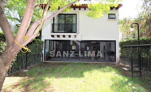 Casco Viejo: Esplendida Casa En Venta Con Bellos Y Generosos Espacios