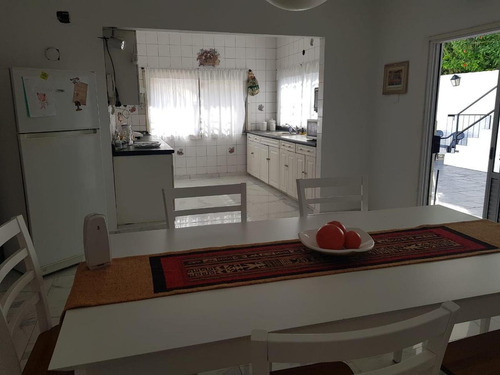 Imagen 4 de 14 de Casa Amplio Chalet - Ituzaingó Norte - Venta