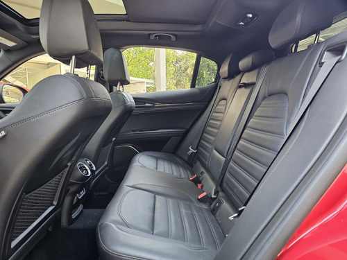 Alfa Romeo Stelvio 2.9L Quadrifoglio Verde V6 Bi-Turbo At