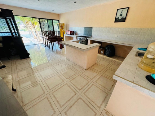 Casa De Una Planta En Venta Ubicada En Carretera Chicxulub Puerto.