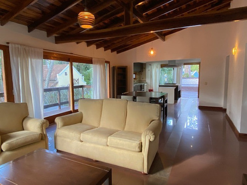 Casa En Venta En Carilo