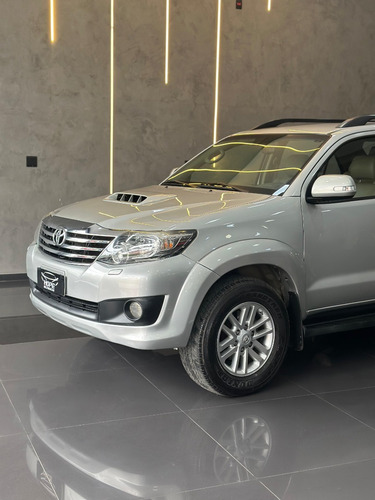 Toyota Hilux SW4 3.0 SRV 4X4 7 LUGARES 16V TURBO INTERCOOLER DIESEL 4P AUTOMÁTICO