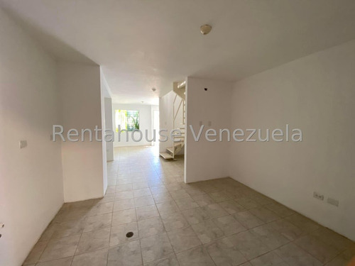 Bello Townhouse Para Seguir Remodelando A Tu Gusto