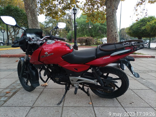 Bajaj Rouser 200 2010