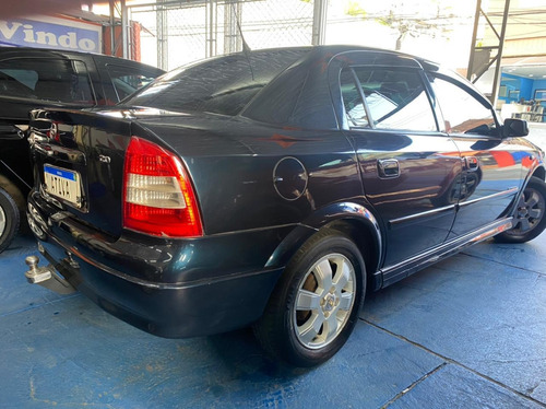Imagem 4 de 11 de Chevrolet Astra Sedan 2.0 16v Gasolina Manual
