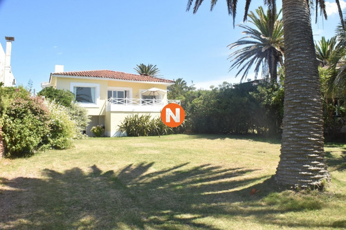 Casa En Venta Zona Faro , Punta Del Este, 4 Dormitorios.- Ref: 208850