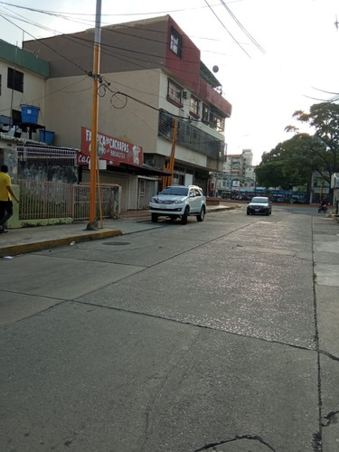 Imagen 8 de 16 de Casa Sector La Ceiba Av. Bolivar Valencia Atc-893 Marisol 04244923040