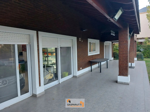 Casa En Venta Amoblada 5 Ambientes Con Pileta En Barrio Sept