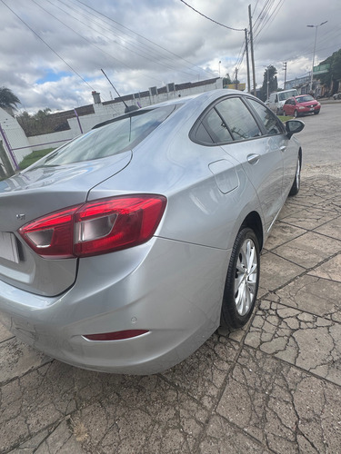 Chevrolet Cruze II 1.4 Sedan Lt