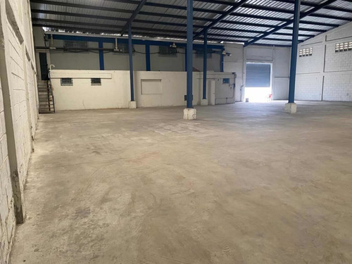 Imagen 1 de 4 de Alquilo Nave Industrial En El Almirante