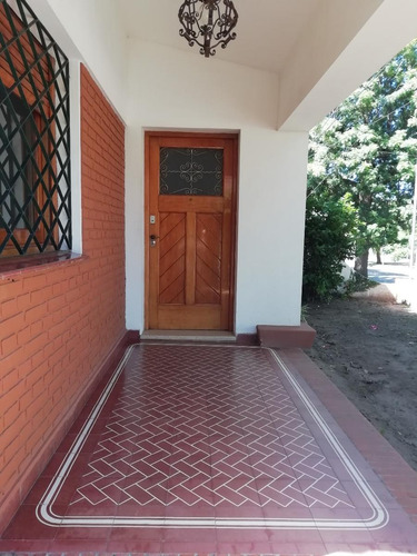 Barrio Juniors - Se Vende Casa De 2 Dorm - Patio Con Asador - Disponibilidad Inmediata