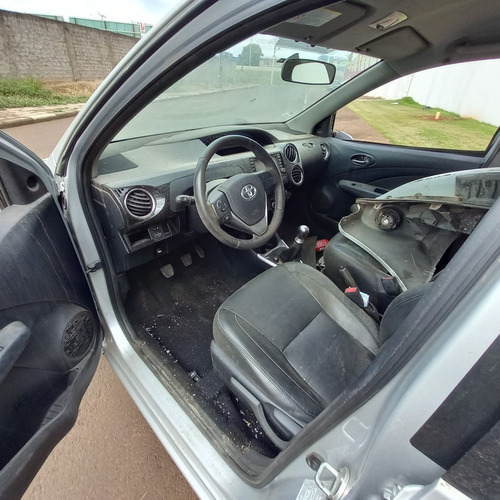 Imagem 7 de 16 de Sucata Toyota Etios 2016 Para Vendas De Peças