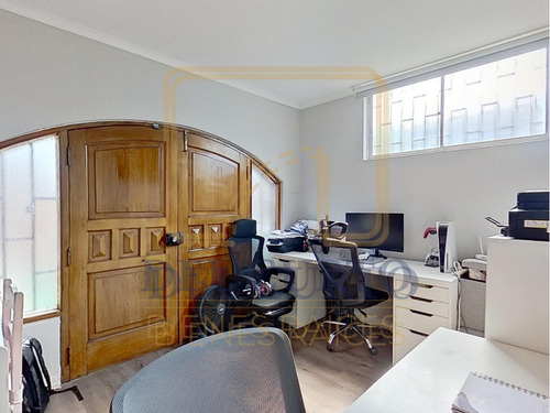 Casa Remodelada En Barrio Residencial 4d | 3b