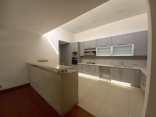 Casa En Arriendo De 4 Dorm. En Colina