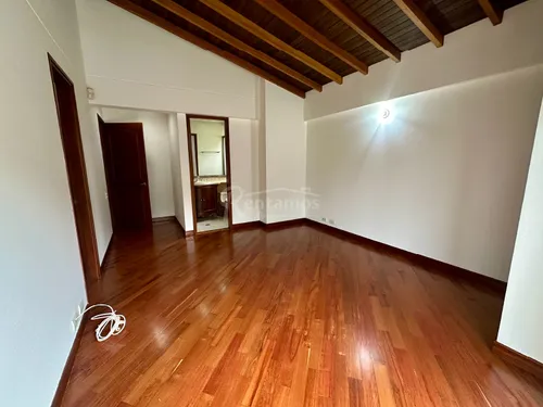 Casa En Venta En Loma Benedictinos. Cod V776030