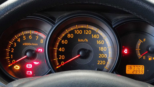 Nissan Livina 1.6 S 2012 Flex 5p + Couro + Gas