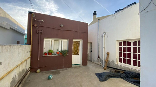 Casa + Dos Dptos Barrio 9 De Julio