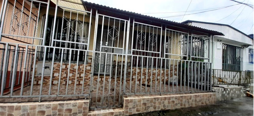 Venta De Casa En El Barrio Los Quindos