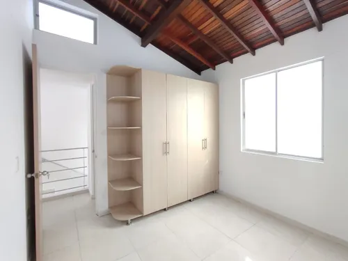 Casa En Arriendo En Prados Del Este. Cod A21497