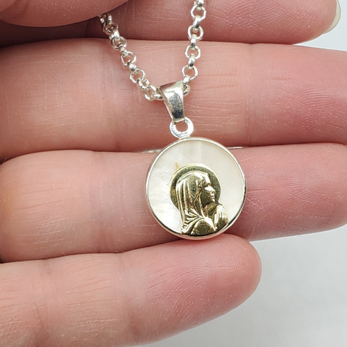 Imagen 2 de 4 de Dije Plata Y Oro Virgen Niña Con Nacar 17mm