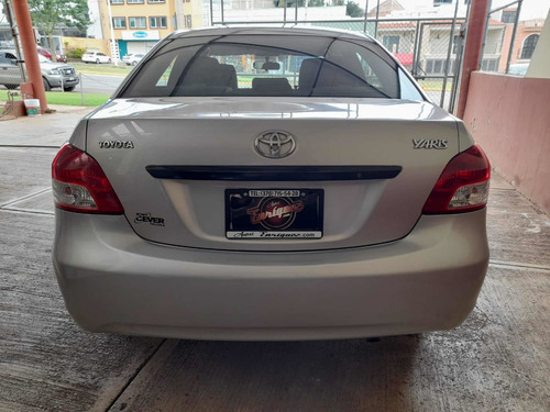 Imagen 6 de 13 de Toyota Yaris 2011 1.5 Sedan Core Aa At