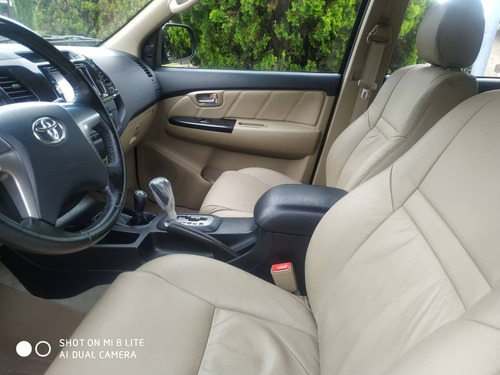 Imagen 7 de 12 de Toyota Fortuner 4x4