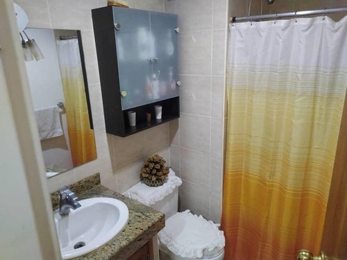 Lomas Del Sol 25-9104 Apto En Exclusiva Urbanización Aire Acondicionado En Cada Habitación, Pisos De Parquet En Habitaciones Y Cerámica En Áreas Sociales. Dos Habitaciones, Dos Baños, Un Maletero