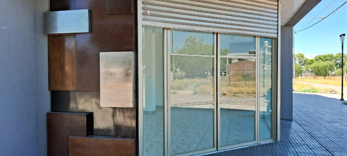 Alquiler De Locales Comerciales Sobre Avenida Moreno - ¡alta Gama Y A Estrenar!