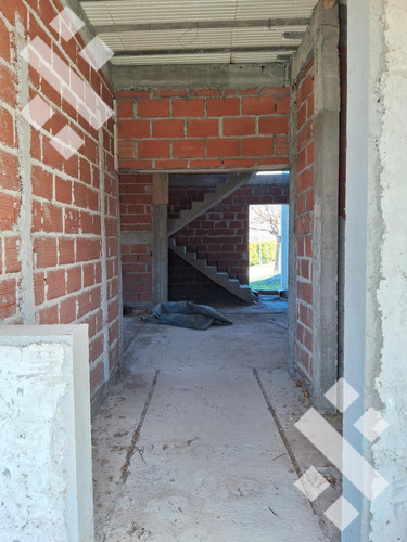 En Venta, Casa De 4 Dormitorios En Obra Santa Rita, Plottier
