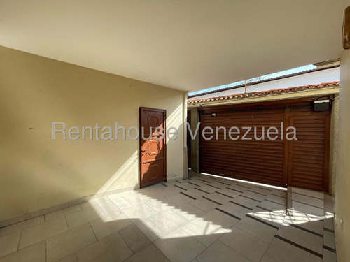 Casa En Alquiler En Zona Norte De Maracay Con Agua Constante Tanque Subterráneo Amoblada Cerco Eléctrico 3 Habitaciones 2 3 Baños Estacionamiento Nela 25-14786