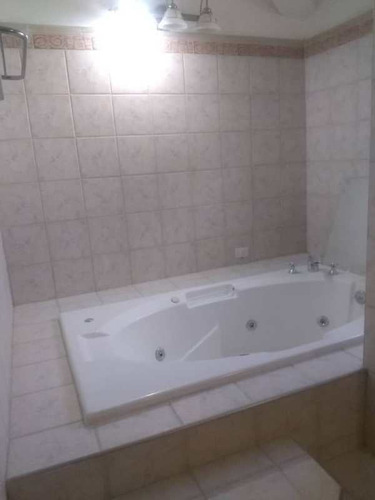 Imagen 7 de 10 de Casa En Venta En Urb. Guataparo Valencia Cod: Inc-029