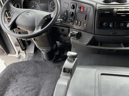 Imagem 8 de 11 de Mercedes-benz Atego 2430 6x2 2p (diesel)(e5) 2019/2019 Auto