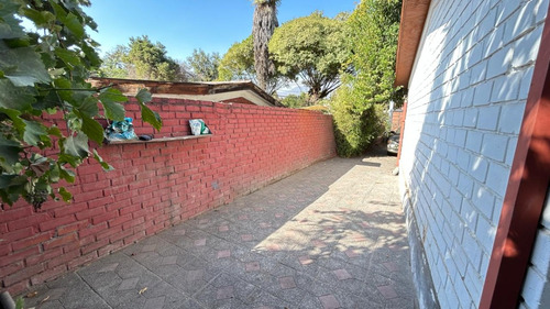 Hermosa Casa Los Maitenes. La Reina.