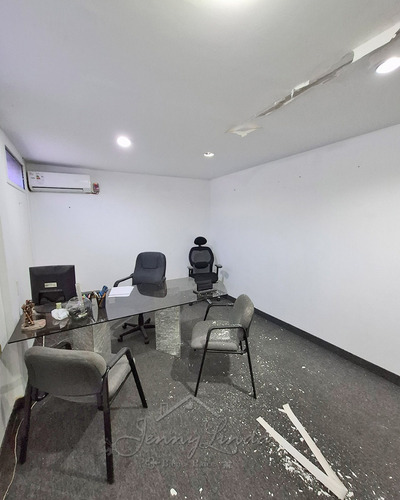Local En Alquiler Con Oficinas En Av. Las Delicias Zona Norte De Maracay