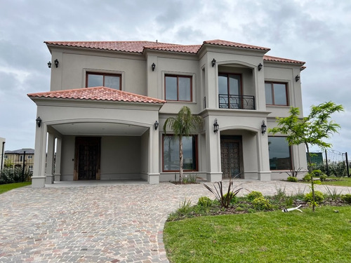 Espectacular Casa En Barrio Riberas, Puertos, Escobar De Estilo Toscano De Construcción Súper Sólida Y Exquisitas Terminaciones
