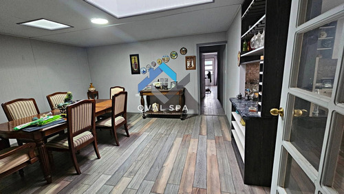 Qval Vende Espectacular Casa De 2 Pisos Con Recepción Comerc